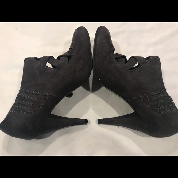 Simply Vera Moas Grey Booties - Picture 7 of 8